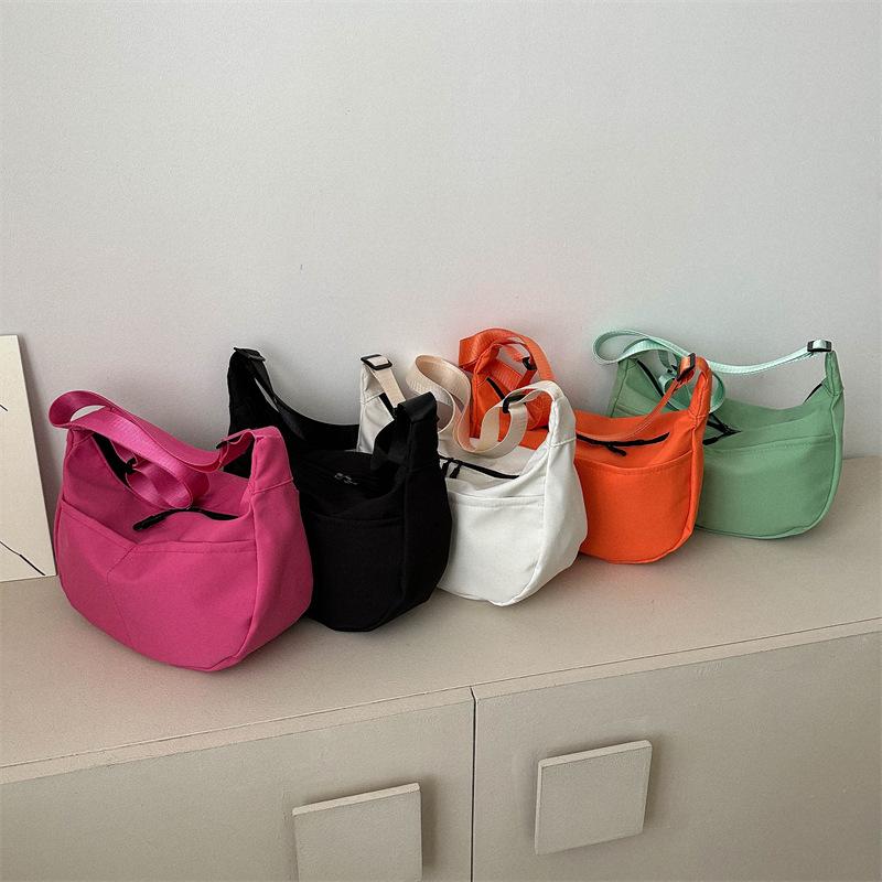 Spring new fashionable versatile solid color messenger bag casual simple dumpling bag street trend large capacity schoolbag