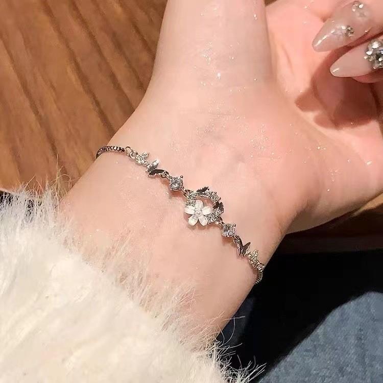 Stylish Geometric Zirconia Bracelet For Women Perfect For Gifting Special Occasions