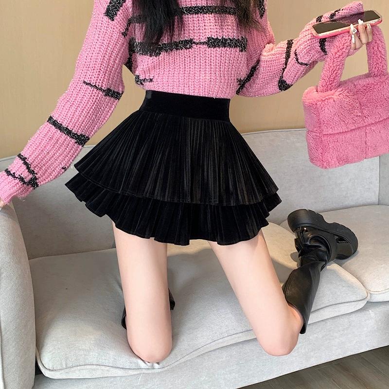 Милая мини-юбка для женщин — фото 6