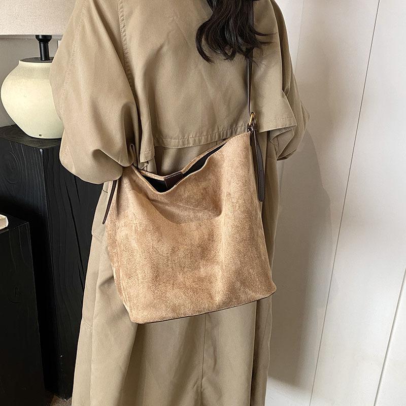 

Трендовая в этом году сумка-ведро 2025 новая модная текстурированная фланелевая сумка через плечо, сумка-мессенджер большой вместимости для通勤, женская сумка 37*15*29 бежевый