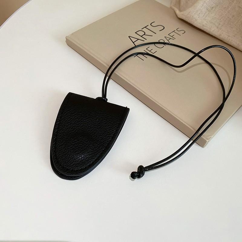 New Chinese leather pendant, fringed necklace, female ethnic style, niche retro sweater chain, fashion and high-end item jewelry.