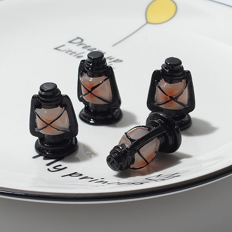 2Pcs Dollhouse Mini Vintage Black Simulation 3D Kerosene Lamp Baby Gift Toy Diy Hole Shoes Keychain Phone Case Accessories