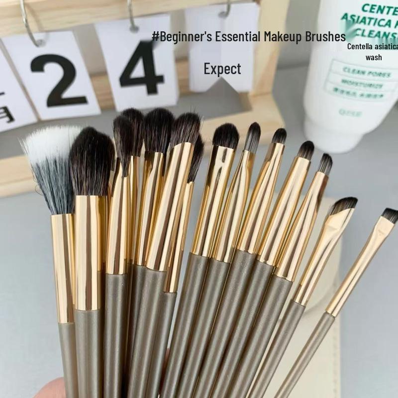 15-Piece Golden Eyeshadow Brush Set - Soft Hair Detail Brushes for Nose Shadow and Blending.