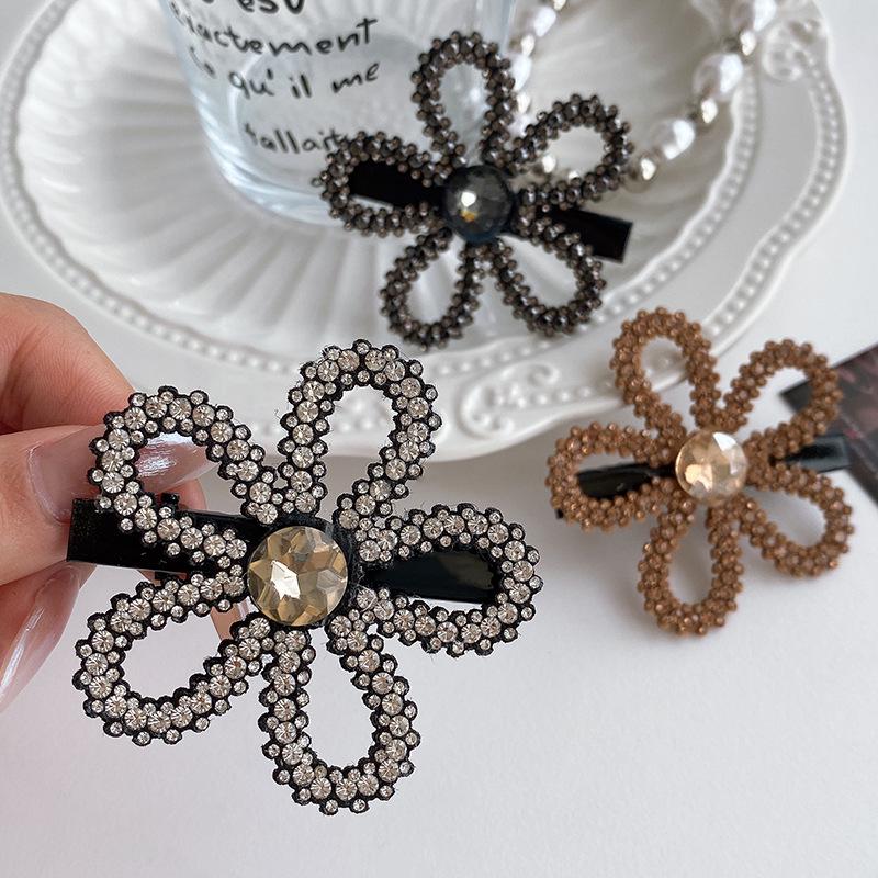

Versatile Rhinestone Flower Hair Clip for Women - Summer 2024