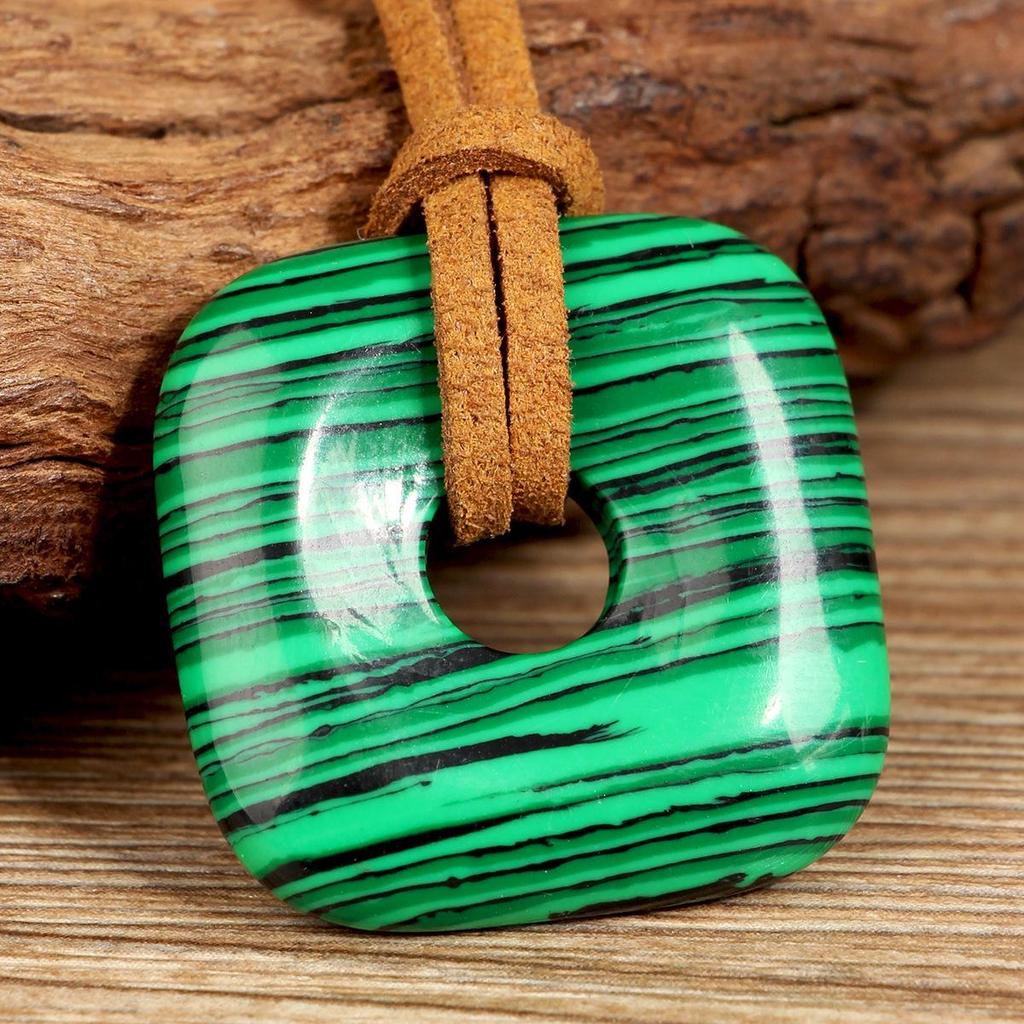 Collana con Ciondolo Quadrato in Pietra Naturale Stile Retro Europeo e Americano con Cordino in Velluto per Donna