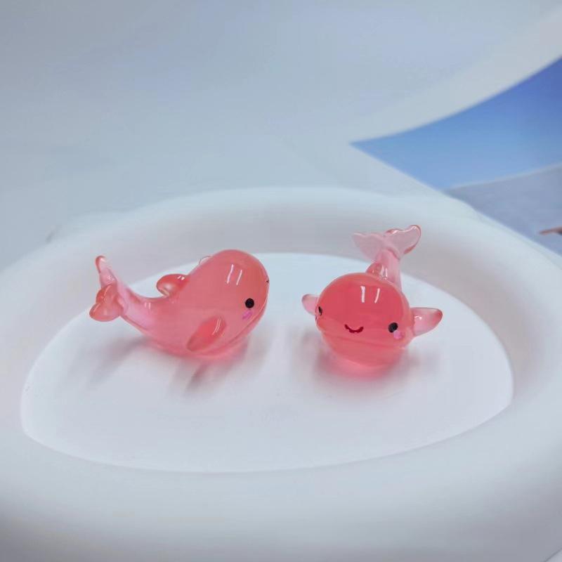 1Pc Mini Luminous Whale Home Decor Landscaping Resin Crafts Glowing Whale Garden Fish Tank Miniatures Ornaments Decoration