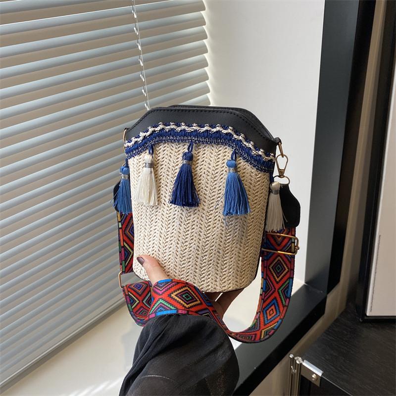Ethnic Style Woven Bucket Bag With Tassels For Daily Casual Wear