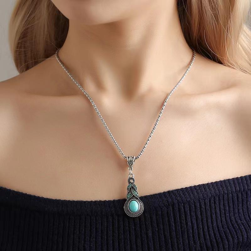 Set Of Turquoise Pendant Necklace And Earrings For Women, Fashionable Retro Bohemian Style Jewelry Gift