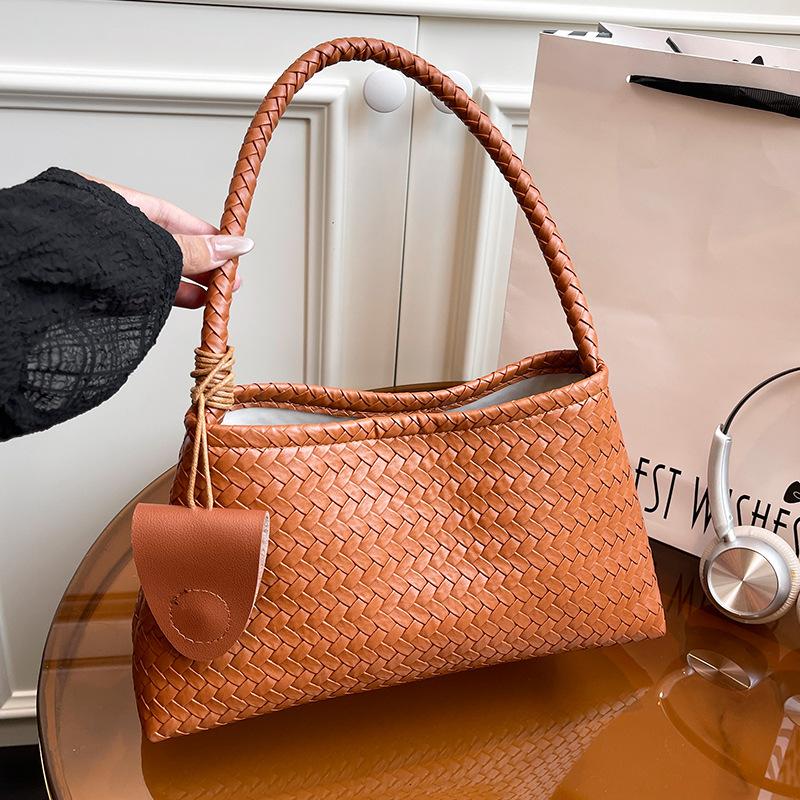 

Интернет-знаменитость инс нишевая плетеная сумка женская 2025 новая модная модная сумка-тоут нишевая универсальная наплечная сумка коричневый