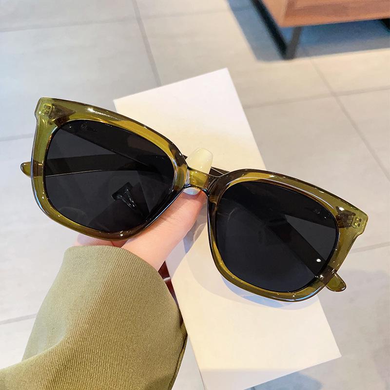 

2023 Солнцезащитные очки высокого класса, квадратные, зеленые, с защитой от УФ-лучей - Стиль Xiaohongshu Douyin Olive Green Frame with Black-Grey Lens