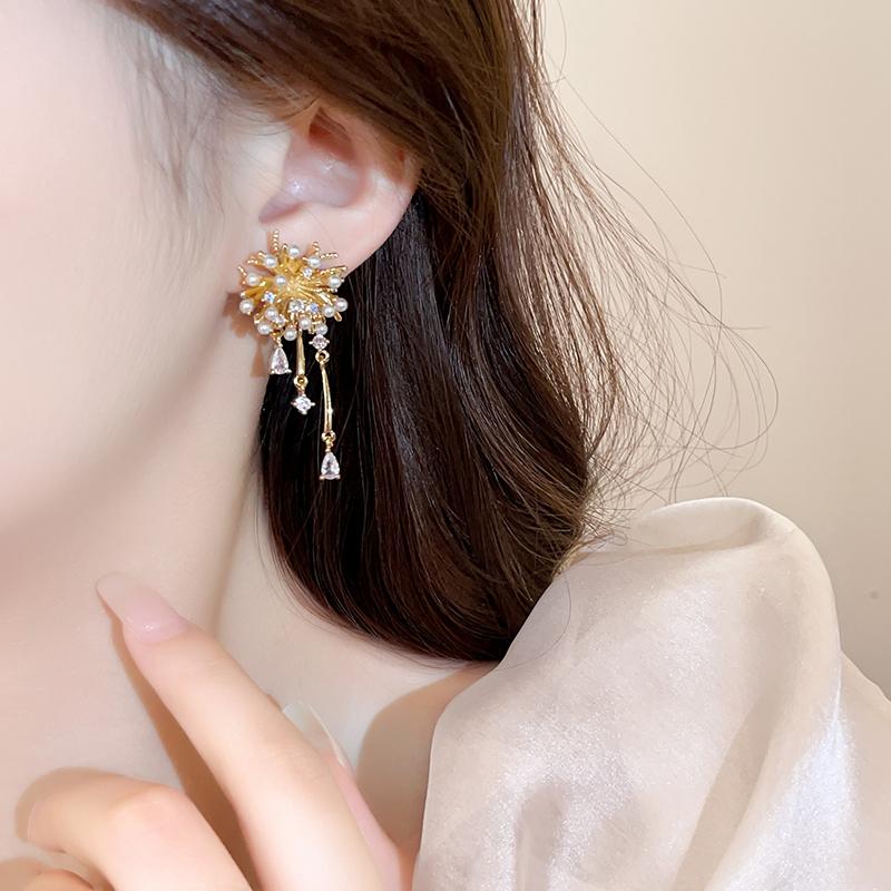 Light Luxury Micro Inlaid Zircon Pearl Metal Flower Shaped Earrings Korean Style Trendy Jewelry Unusual Accessories For Women