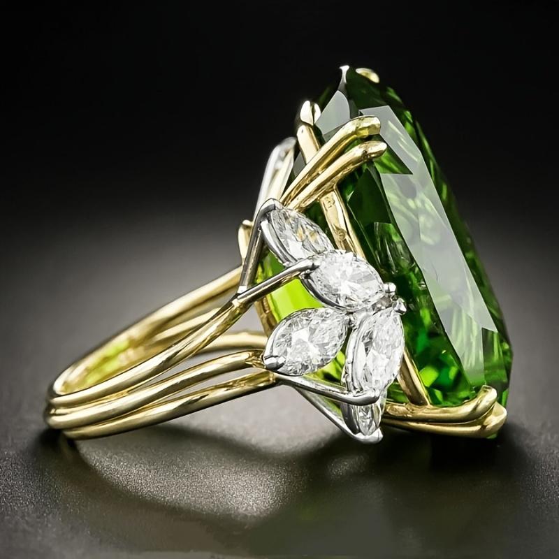 Huitan Opulent Wedding Rings with Big Green CZ Exquisite Graceful Women Finger Accessories Trendy Chic Temperament Party Jewelry
