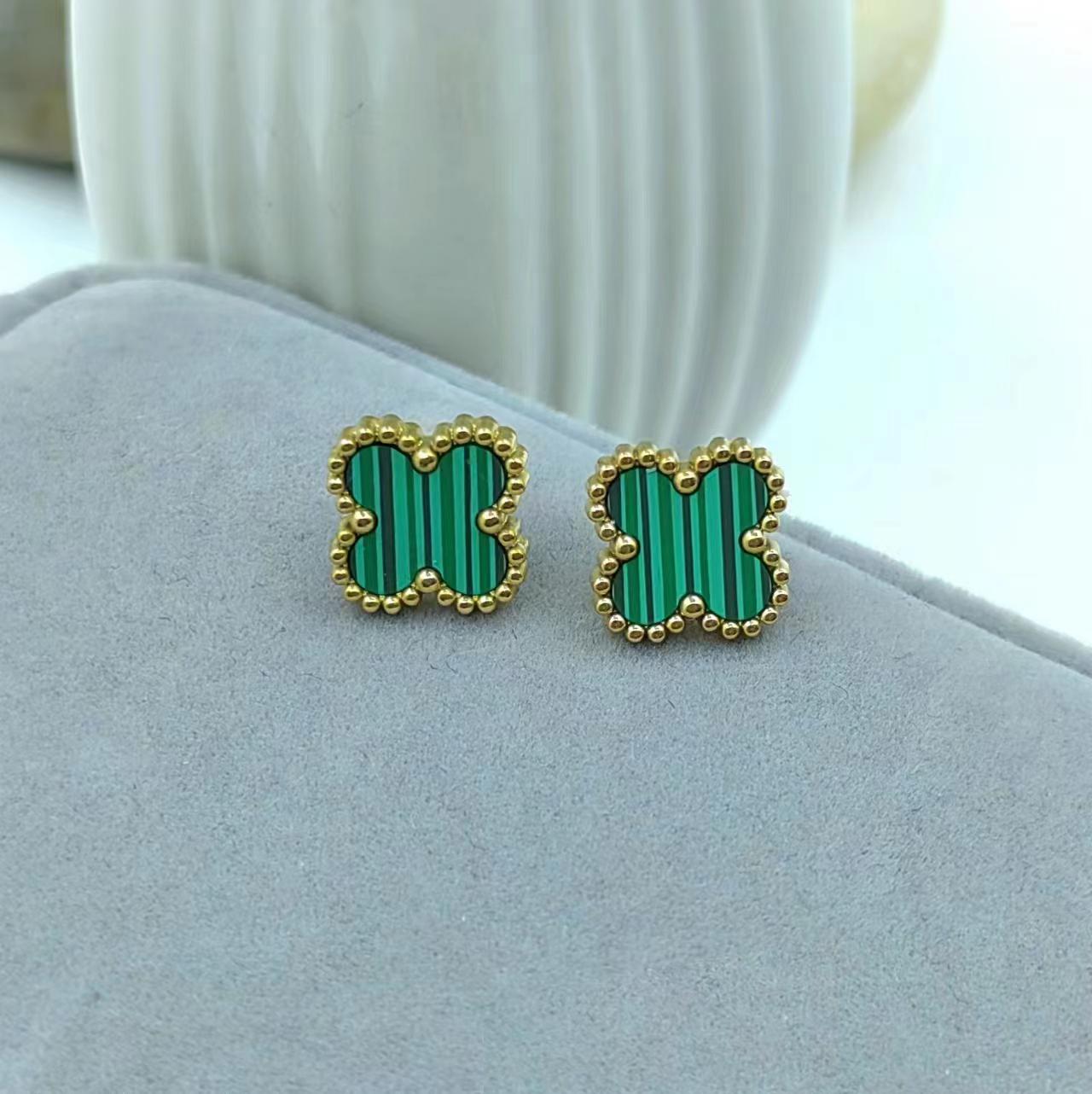 

Модные серьги из титановой стали с четырьмя листами клевера, женские серьги для пожилых людей, высококачественные серьги, темпераментные женские серьги зелёный