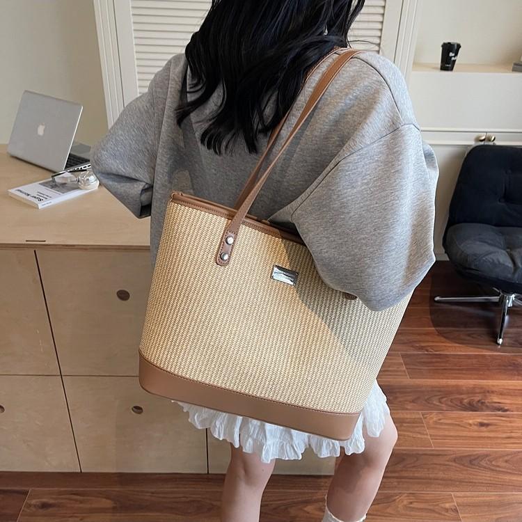 Summer new niche fashion contrasting color straw woven portable shoulder crossbody large capacity tote bag