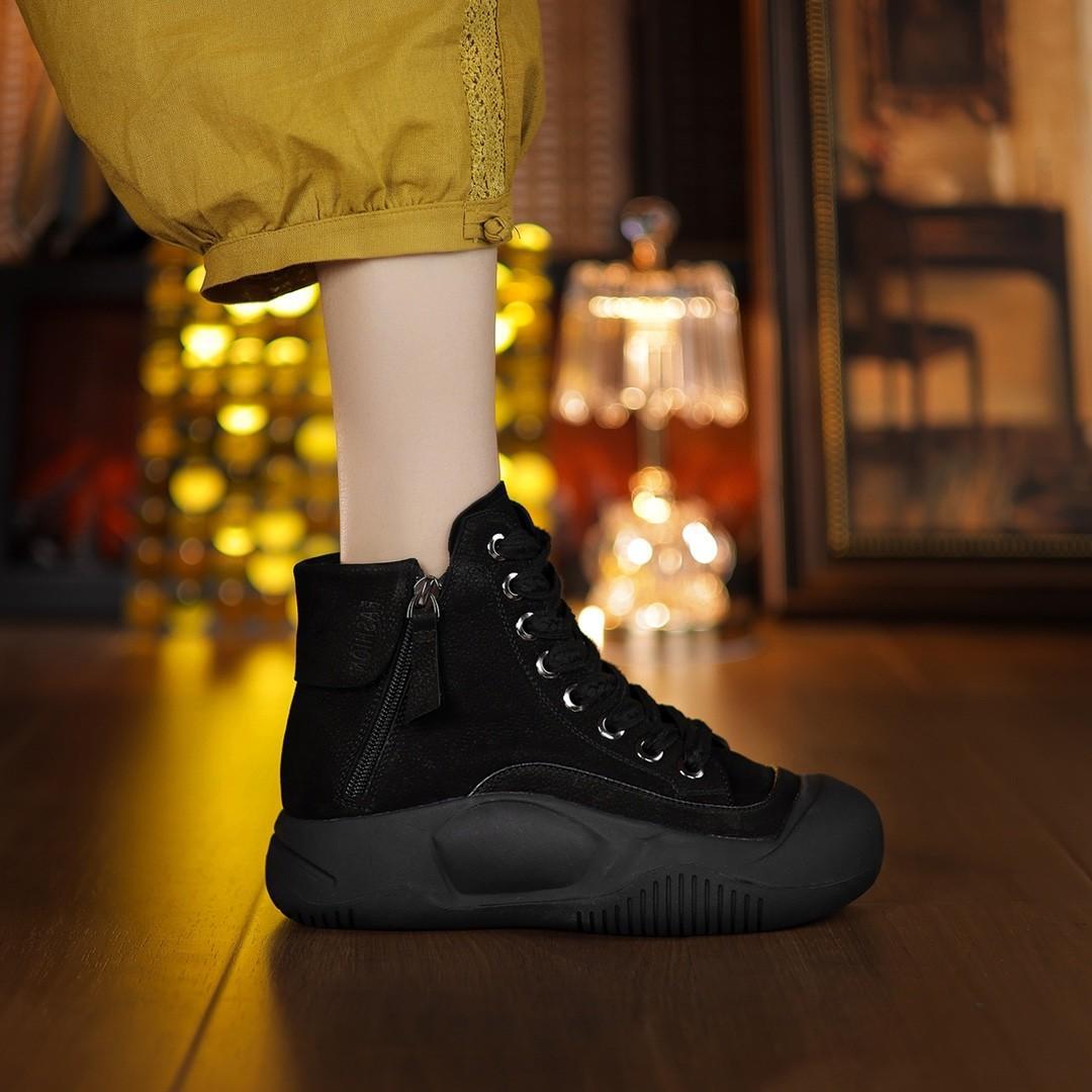 

Short boots women s Martin boots 2025 autumn and winter new versatile casual high-top shoes leather comfortable flat platform women s shoes 40 чорний