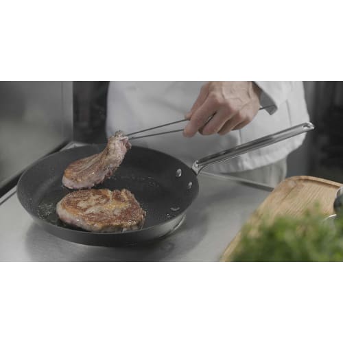 Scanpan TechnIQ Series Modern Skillet Frying Pan, 22cm, Induction Compatible, Oven Safe, Foa-Free, and Safe, STRATANIUM+ (22cm)