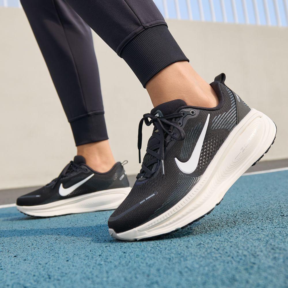 Nike Wmns Vomero 18 Extra Wide Black Coconut Milk 40.5