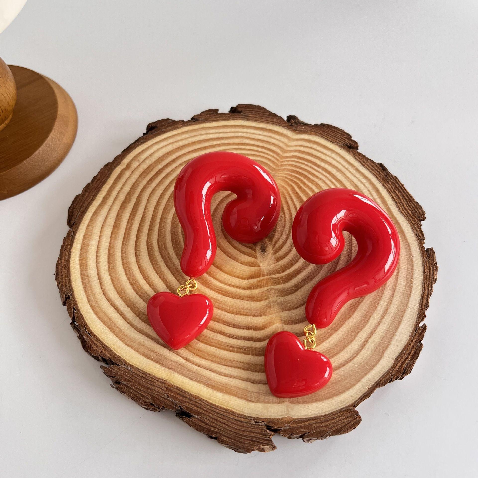 

Преувеличенные ретро-модные красные серьги с вопросительным знаком в стиле Анкары, нишевый дизайн, высокая индивидуальность, осенние и зимние серьги-гвоздики красный