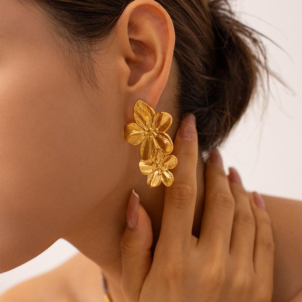 Vintage Gold Metal Flower Drop Earrings for Women Statement Stylish Exaggerated Simple Jewelry