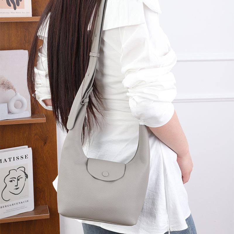 2025 New First-layer Cowhide Hobo Portable Lunch Box Bag, High-end Leather Crossbody Shoulder Women's Bag LP Dumpling Bag