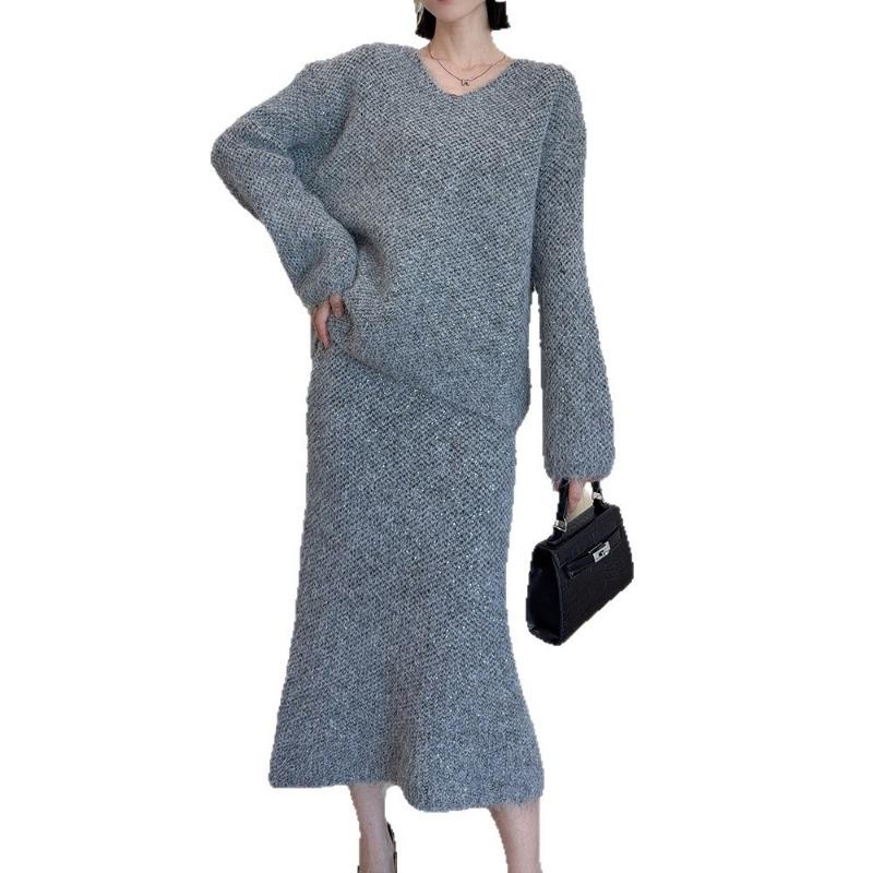Celebrity sweater jumper fishtail skirt two-piece set autumn and winter bright silk design knitted sweater set women