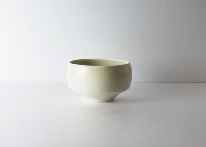 This White Slightly Yellowish In Measures In Diameter and Measures This Ivory Color Is What We Call It Can Be Used Not Only for Matcha But Also for