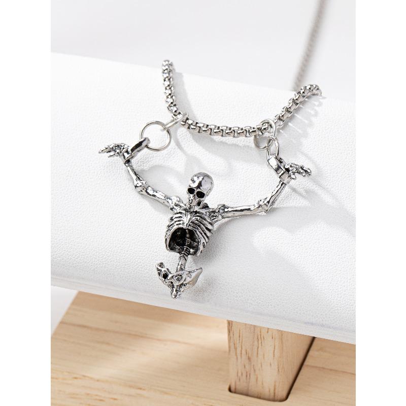 Halloween retro punk skull pendant necklace - versatile fashion sweater chain accessory