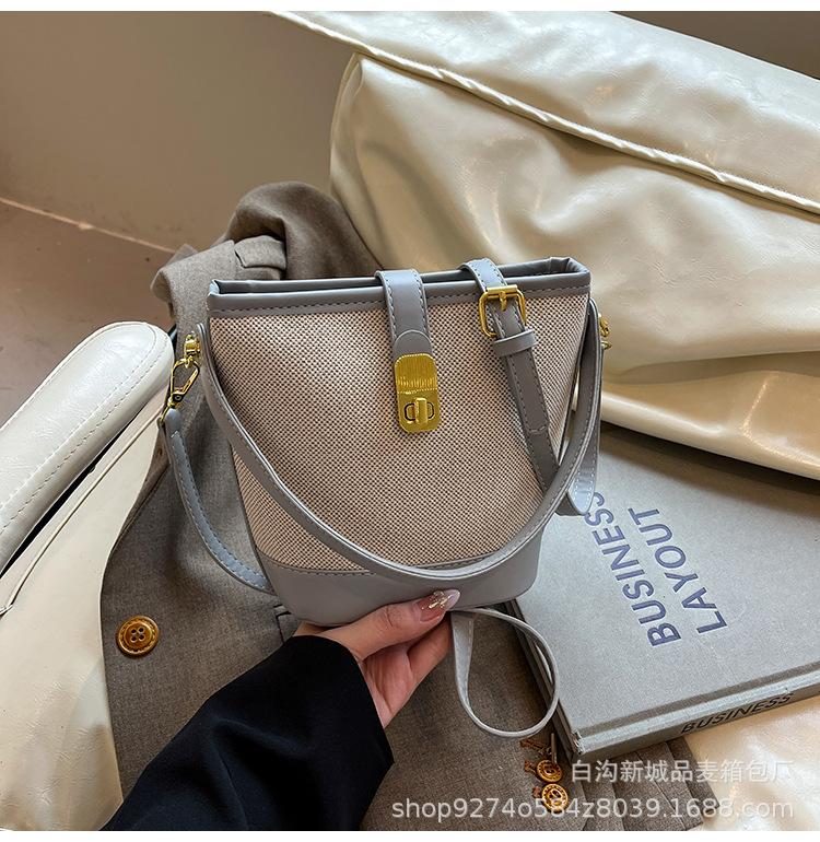 

Korean commuter simple bucket bag messenger bag 2025 summer new high-end foreign versatile portable small bag серый