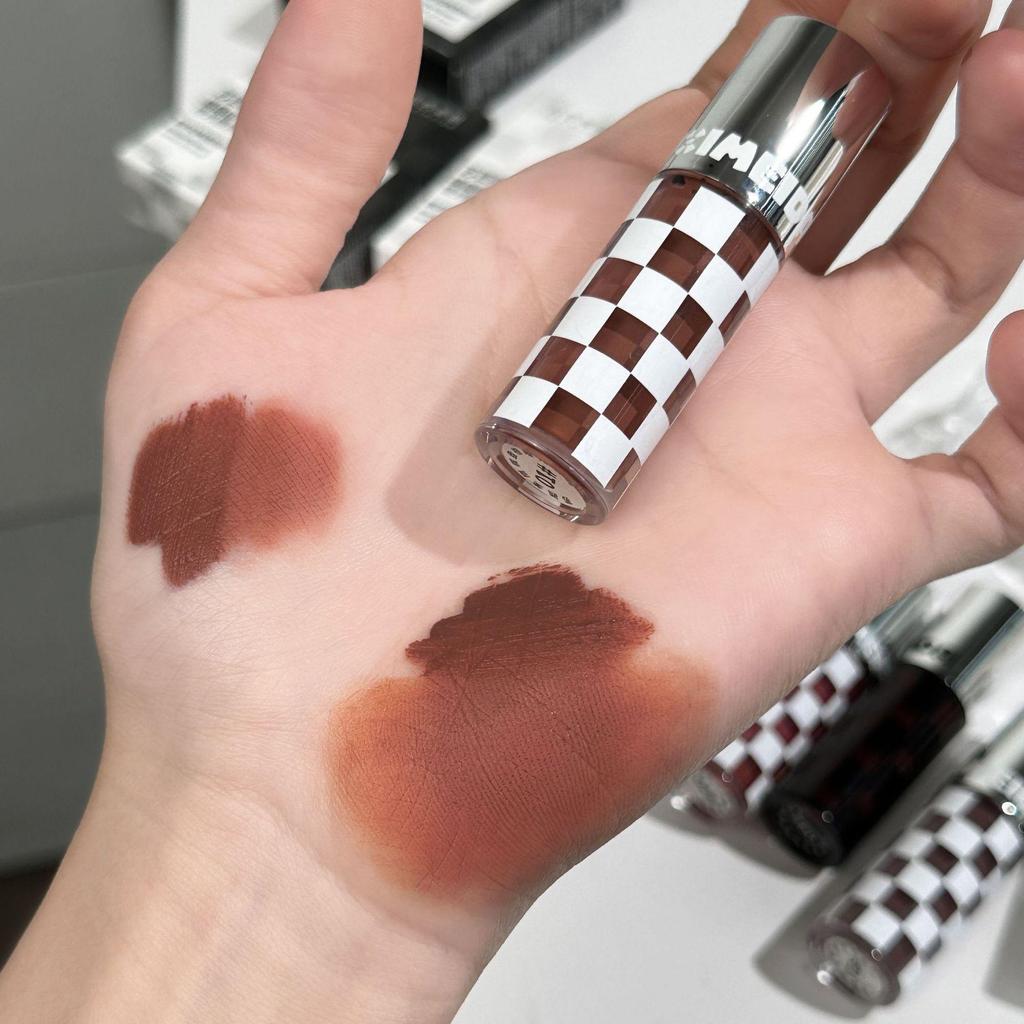 Suximeida Checkered Matte Velvet Lip Gloss In Plum Shade