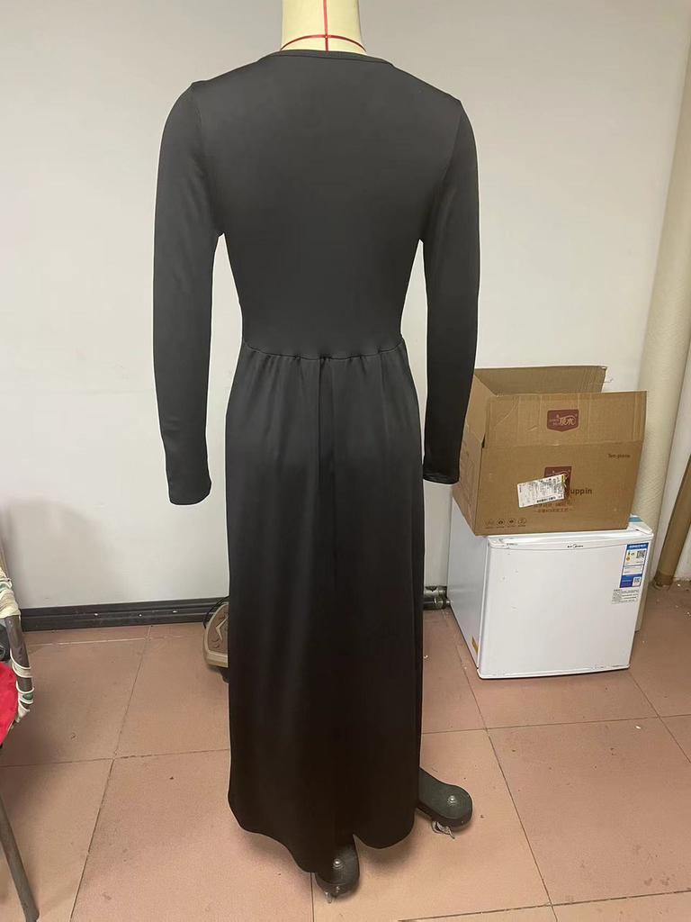 Rochie lungă cu mâneci lungi, decolteu în V, decupată