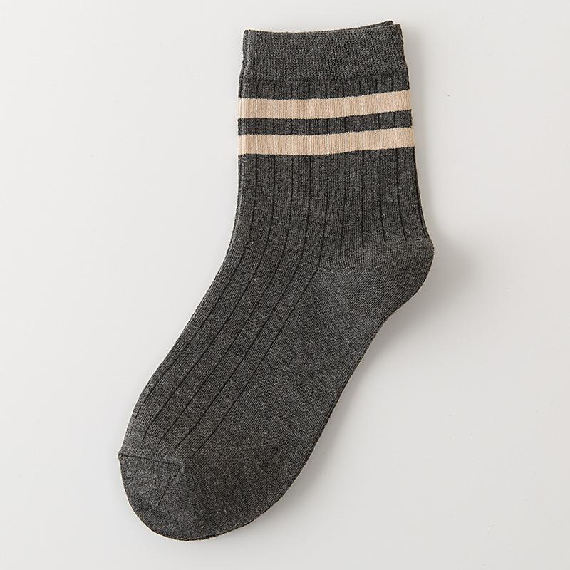 Men's Autumn and Winter Casual Fashion Pull A Parallel Bar In The Tube Cotton Socks