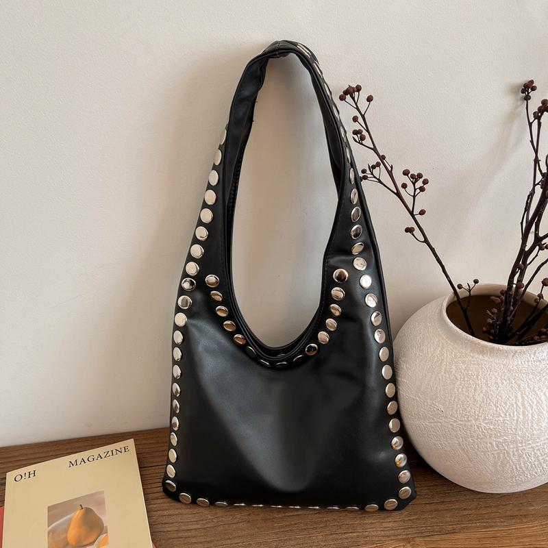 Große Kapazität Weiche Schultertaschen Ausgefallene Silber Nieten Kunstleder Hobo Tasche Jugend Punk Stil Handtasche für Lässige Outfits