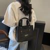 Korean version of trendy handbag women's 2025 new fashion niche shoulder messenger women's bag commuter casual tote bag