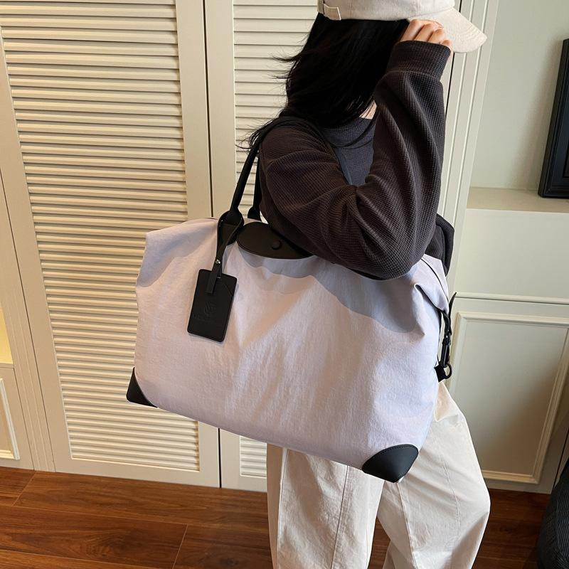 Lightweight and breathable casual fitness bag, large-capacity portable yoga sports bag, stylish and simple business travel bag