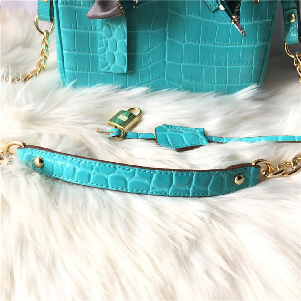 FD64102940 Herbst und Winter neue Platin Macaron Serie Krokodilmuster tragbare Schulter Rindsleder Tasche 25CM