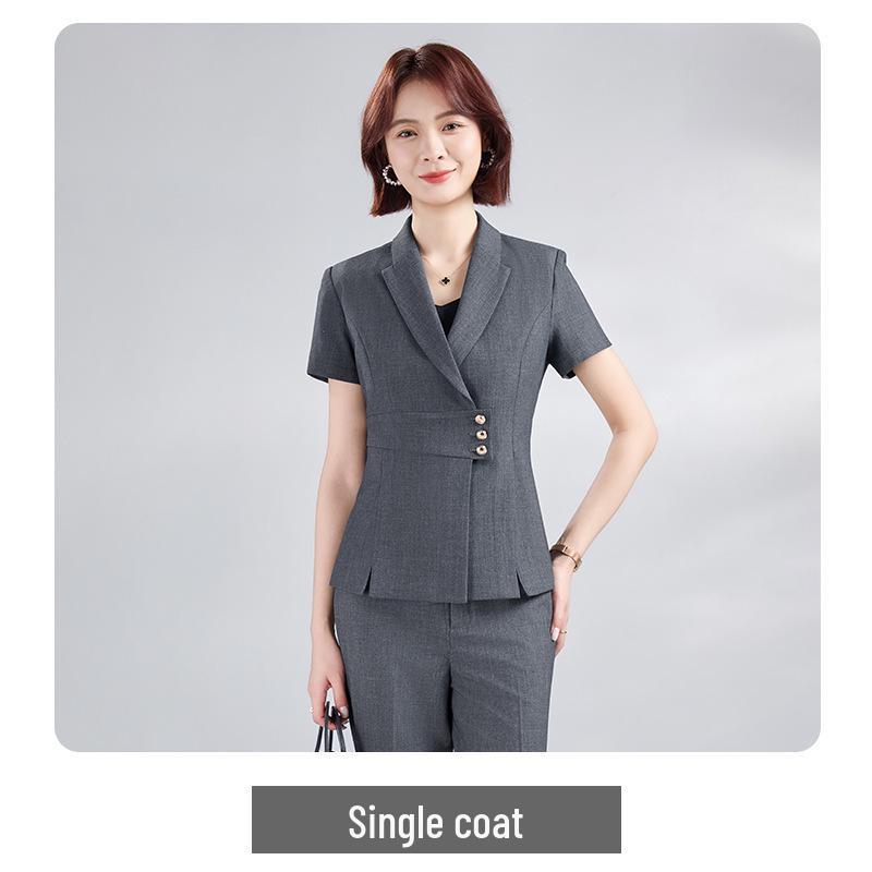 Ensemble jupe et veste à manches courtes gris - Uniforme professionnel pour réception d'hôtel, bureau, bijouterie