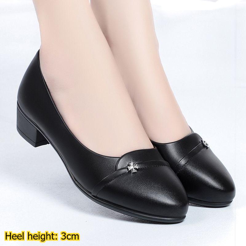 

Soft-soled, Soft-leather, Chunky-heeled Mid-heel Leather Shoes for Middle-aged Women, Suitable for Spring and Autumn Commuting, Versatile Casual Shoes 42