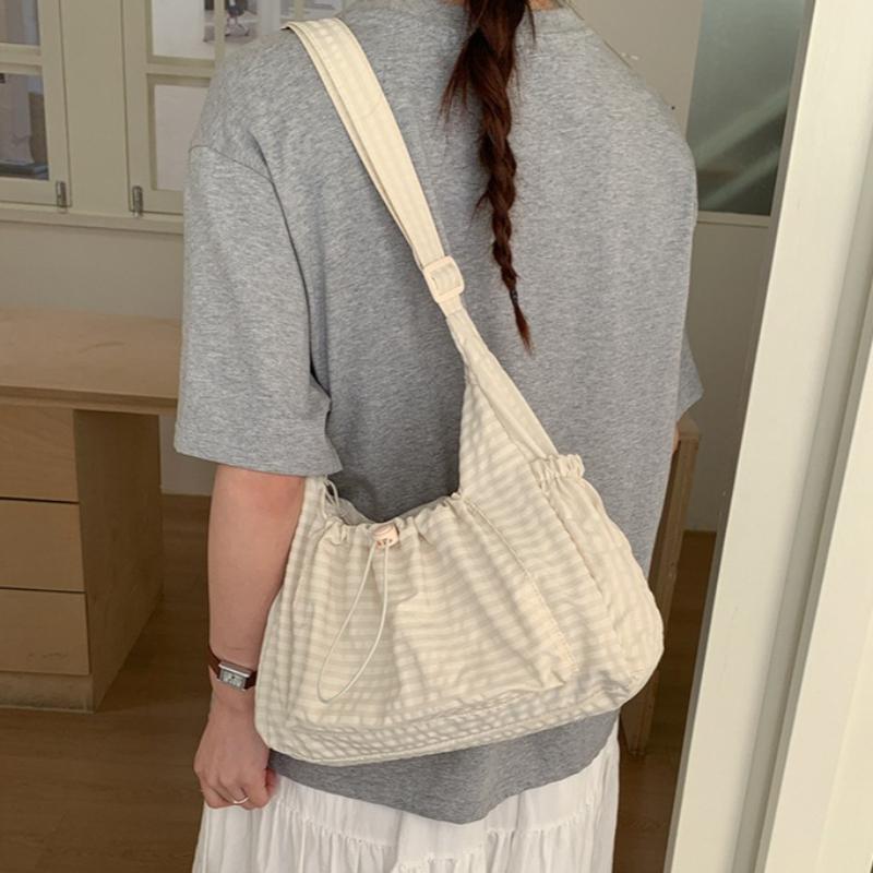 Trendy Korean Versatile Crossbody Bags Spring Casual Wrinkled Casual and Simple Shoulder Bags Spacious Lightweight Commuting Bag