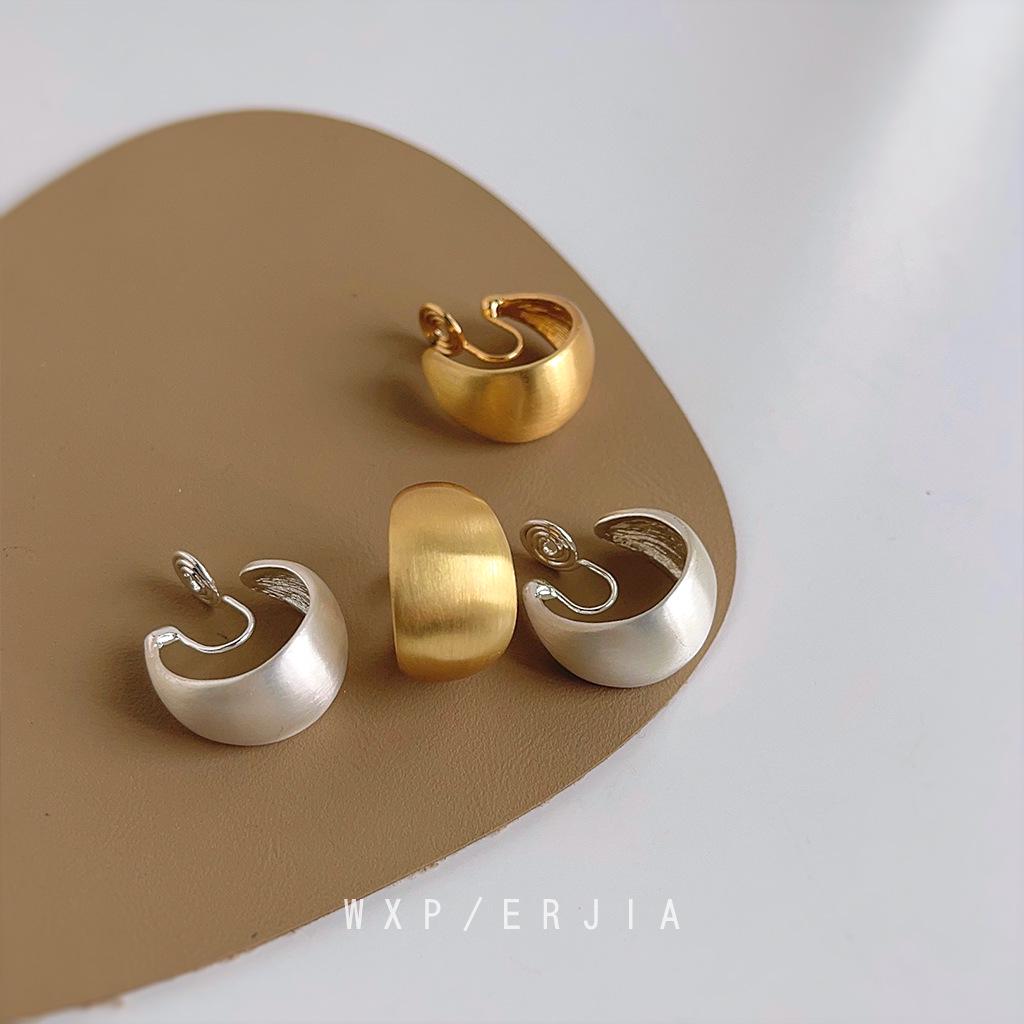 Elegant Gold-Plated Mosquito Coil Ear Clip: Matte Brushed Korean-Japanese Style Non-Pierced Earrings for Women