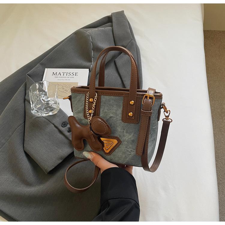 

Корейская версия женской сумки осень и зима сумка-ведро для поездок на работу женская 2025 новая универсальная портативная сумка-тоут премиального качества сумка через плечо No pendant синий