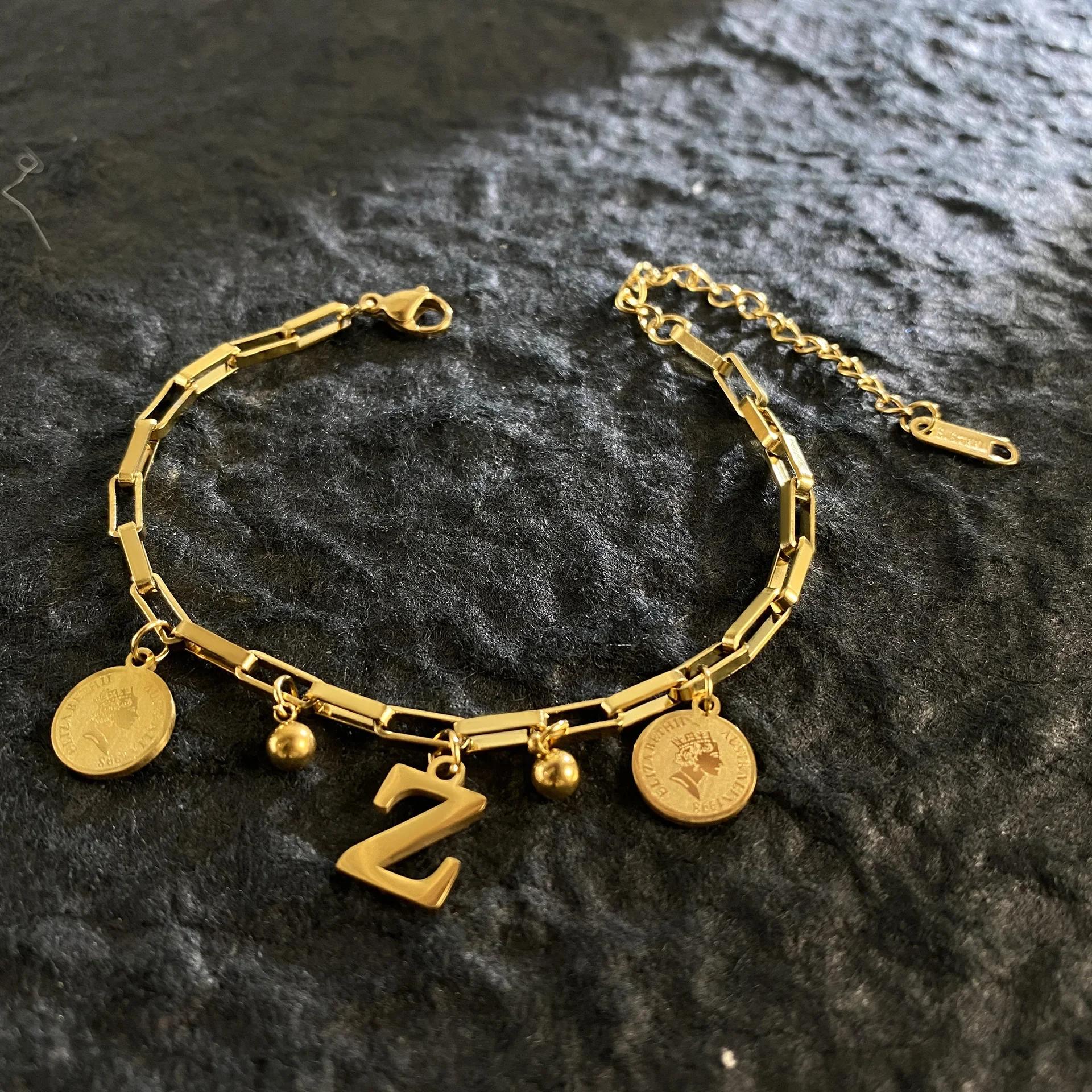 

Queen s Coin Letter 18k Gold Plated Stainless Steel Bracelet, Women s Small Bell Pendant, Adjustable Bracelet, Classic Jewelry Gift