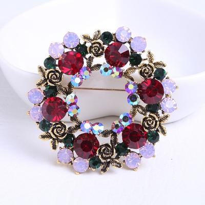 Ghirlanda di Natale festivo Spilla Strass colorati Spilla intarsiata Cappello creativo Scialle Sciarpa Smalto Distintivo Cappotto Accessori per abiti
