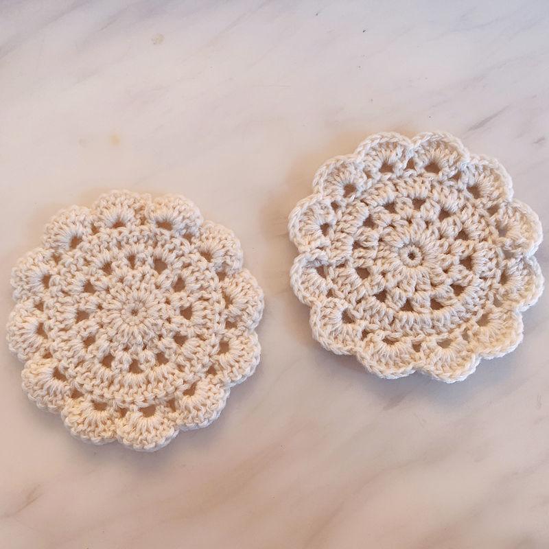 

2 ШТ. Подставки ручной работы из кружева, связанные крючком, противоскользящие и термостойкие, коврики для кофейных и молочных чашек, многоразовые кухонные предметы, аксессуары