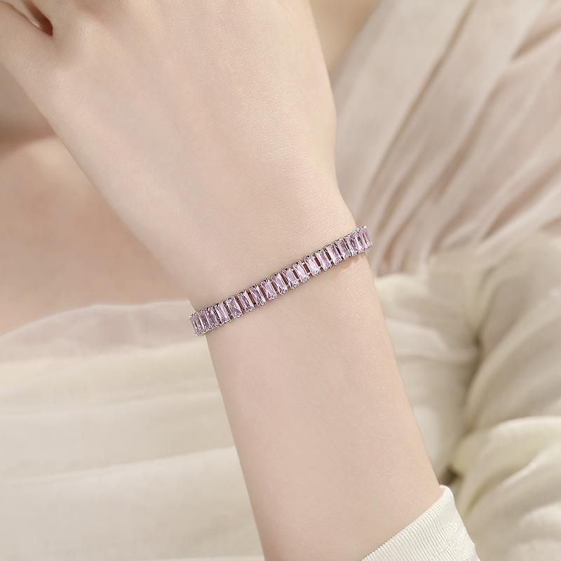 Rechteckiges rosa Diamant-Zugarmband für Damen, elegant, stilvoll und verstellbar.