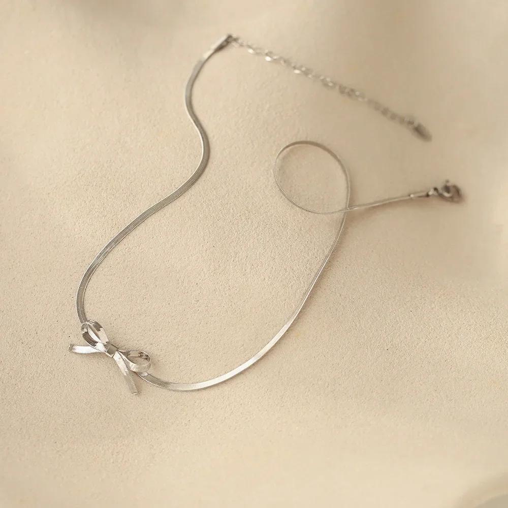 

Punk Flat Snake Chain Woman Sexy Clavicle Choker Vintage Stainless Steel Bowknot Necklace Party Ball Jewelry Wedding Accessories