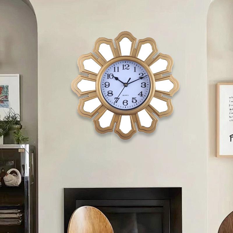 Clock Wall Clock Living Room Creative North Clock Bedroom Modern Simple Pastoral Home Silent Quartz Clock