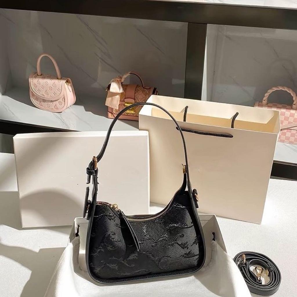 

Премиальная сумка-багет весна новая нишевая вышитая сумка-полумесяц подмышку