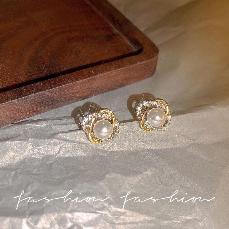 Elegant Diamond-Studded Pearl Earrings - Luxurious and Stylish Autumn/Winter Design