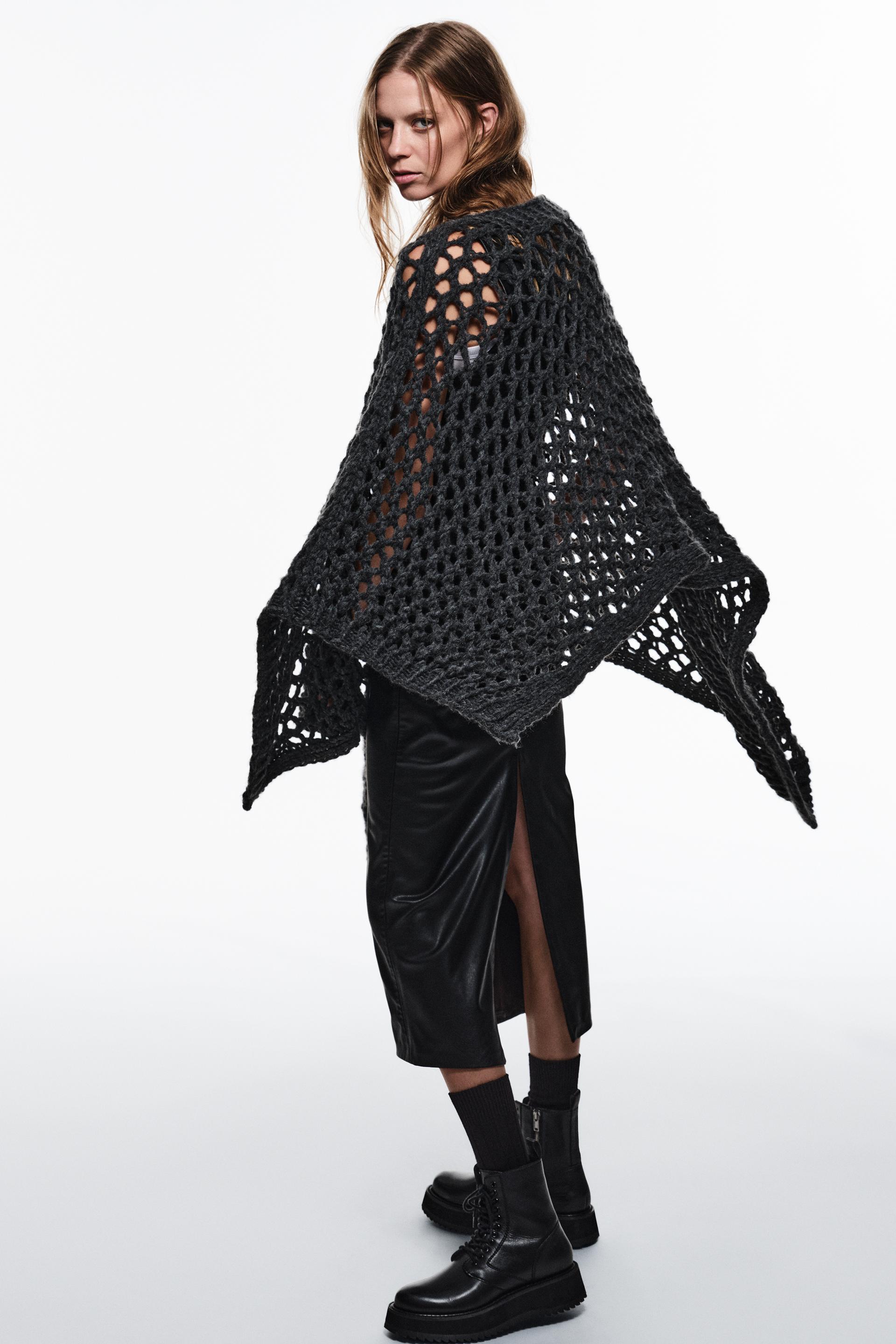 

ТРИКОТАЖНЫЙ КЕЙП СО ШЛАНЦАМИ