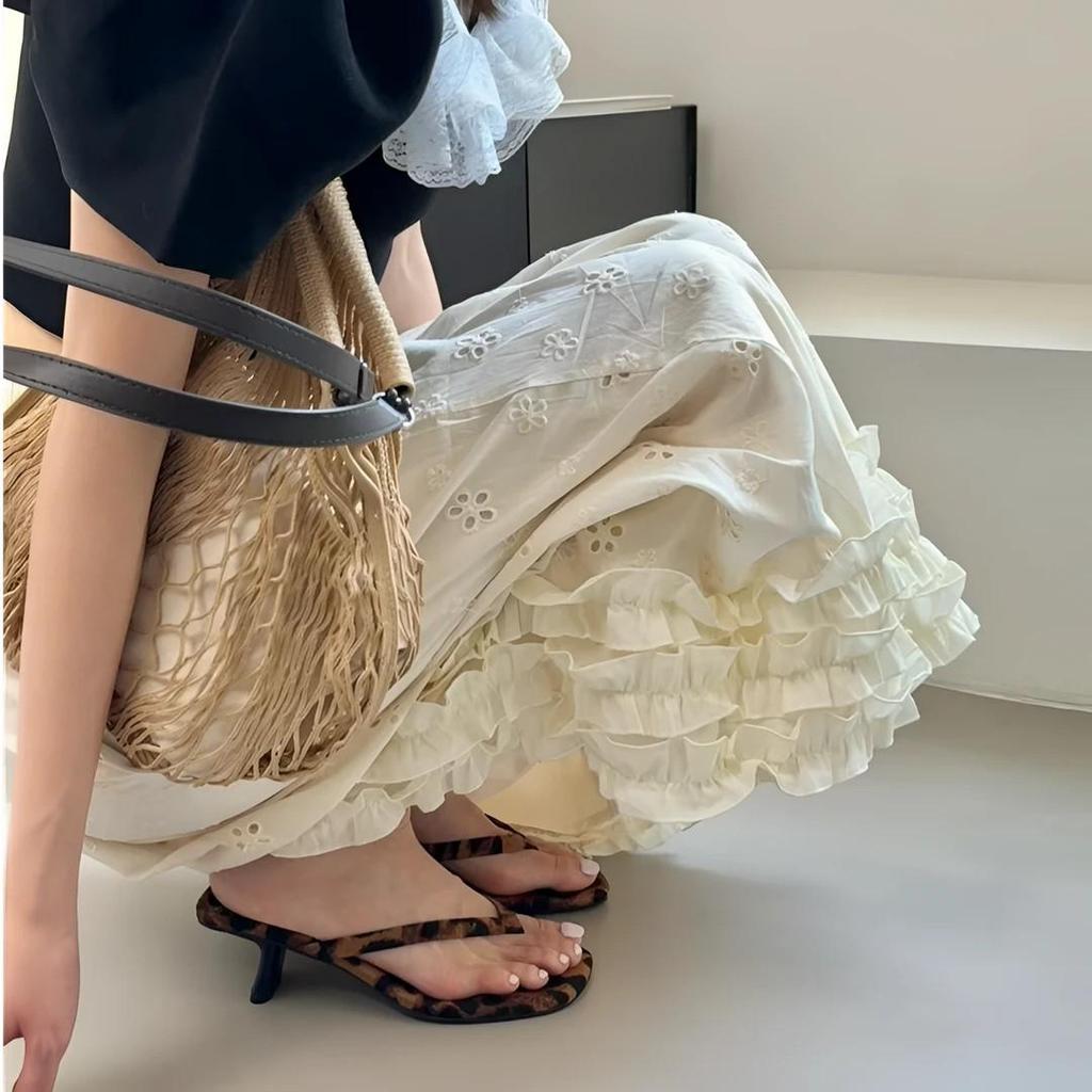 Ladies' Open Toed Square Toe Low Heeled Shoes with A New Style, Simple and Minimalist Style, with Small Toe and Flip Flops